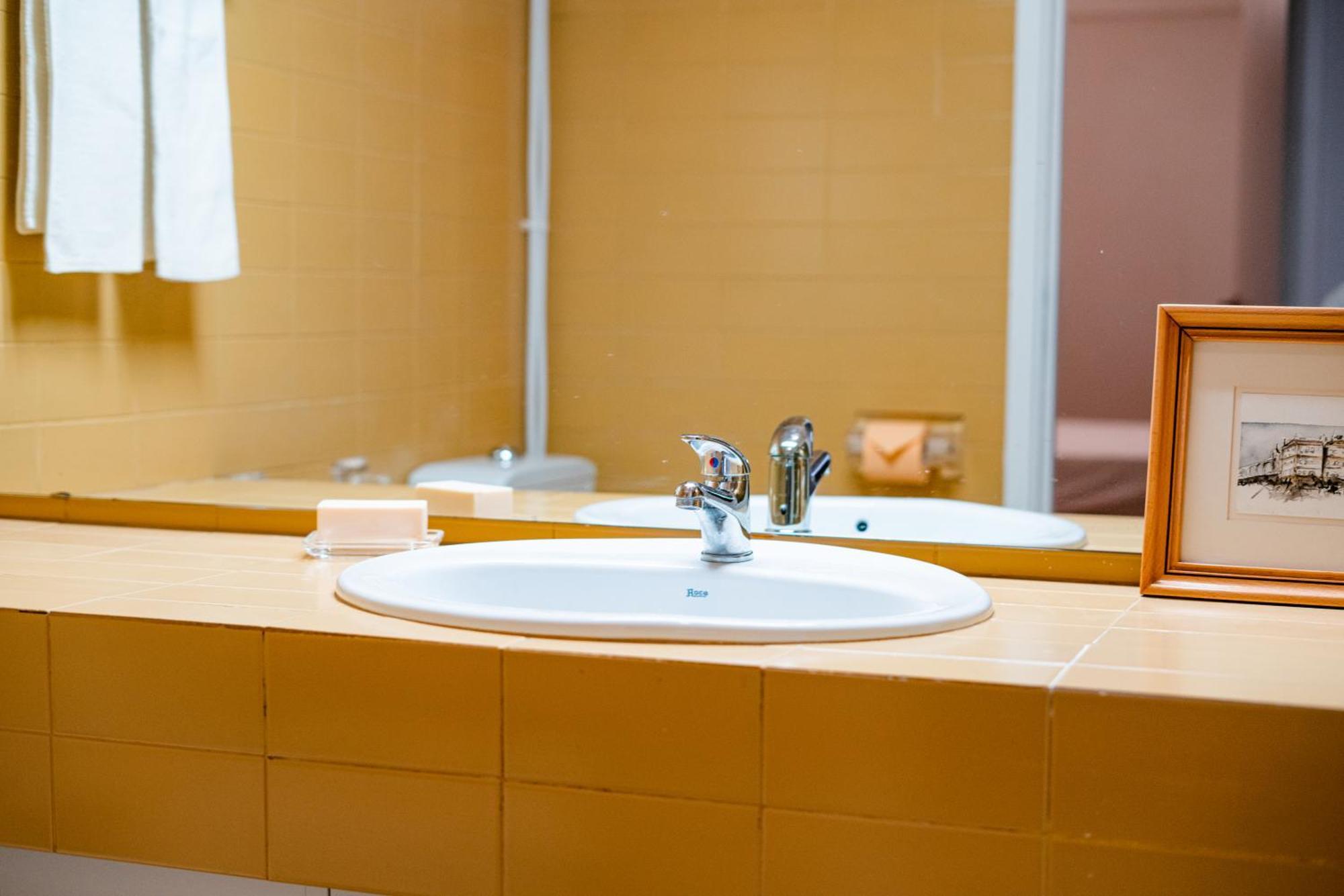 Spacious, Luxurious, And Charming In Premium Location With Parking Porto