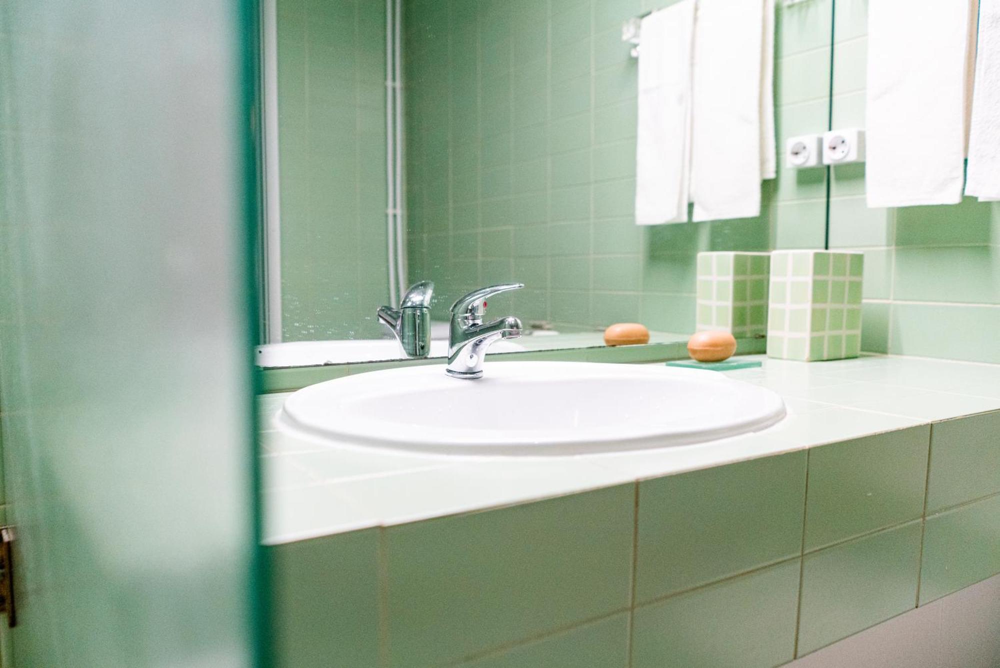 Spacious, Luxurious, And Charming In Premium Location With Parking Porto