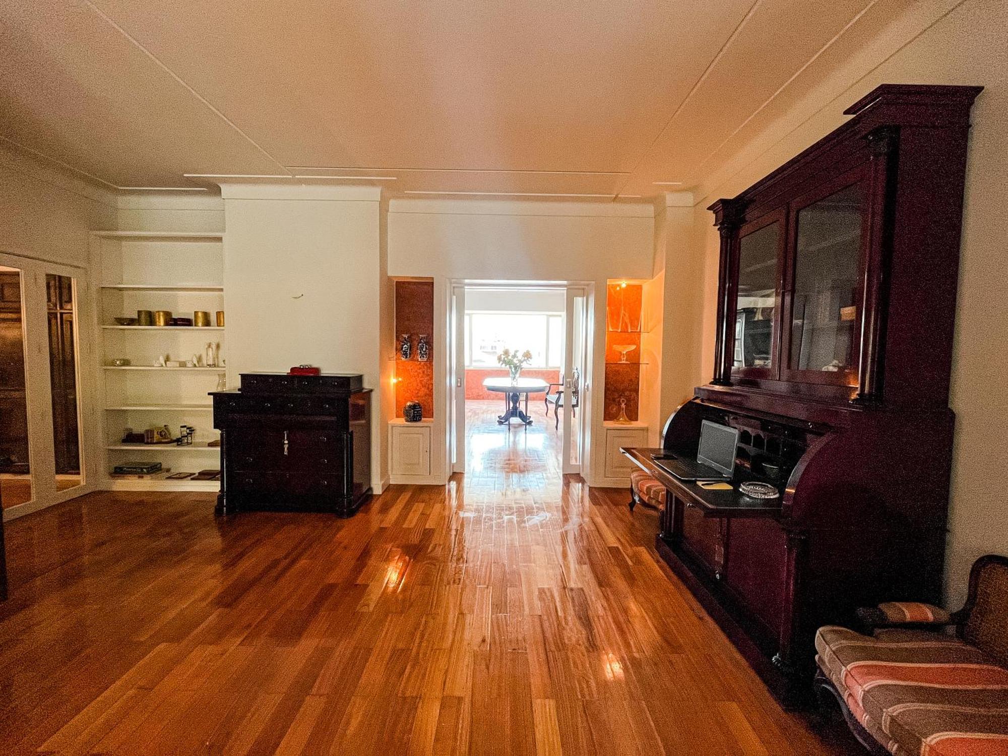 Spacious, Luxurious, And Charming In Premium Location With Parking Apartment *
