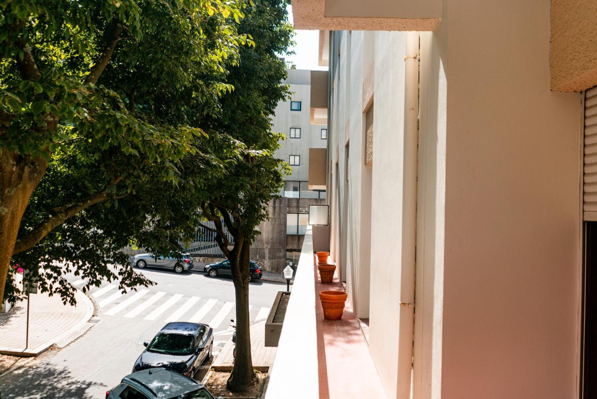 Spacious, Luxurious, And Charming In Premium Location With Parking