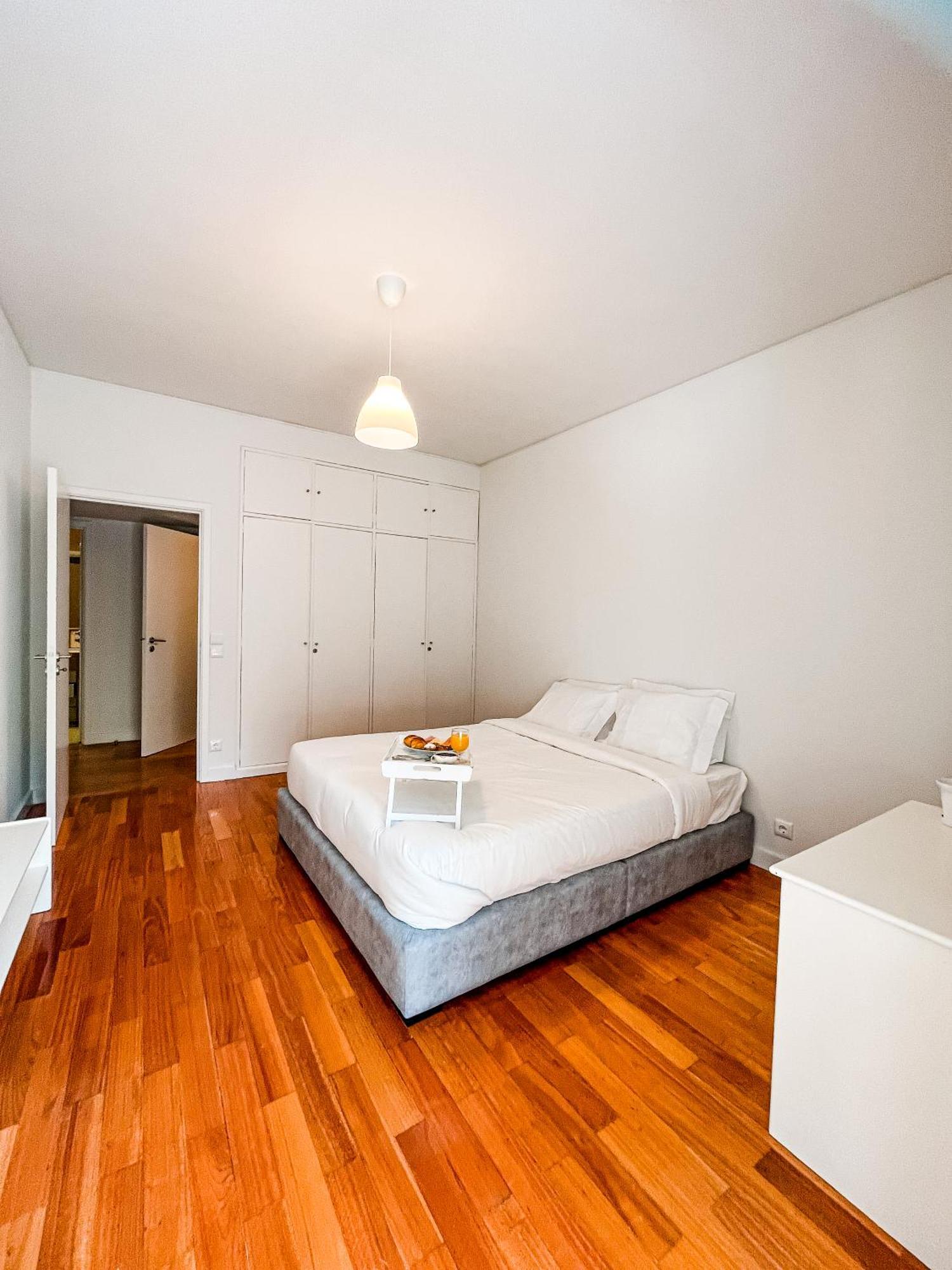 Spacious, Luxurious, And Charming In Premium Location With Parking Porto