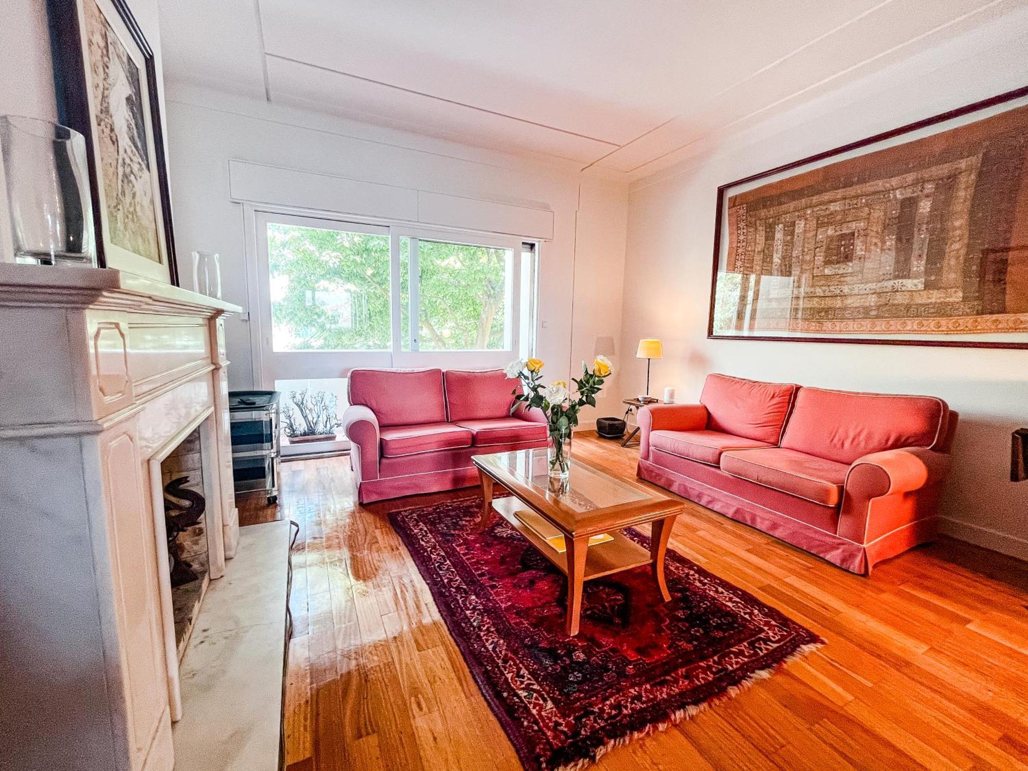 Apartment Spacious, Luxurious, And Charming In Premium Location With Parking