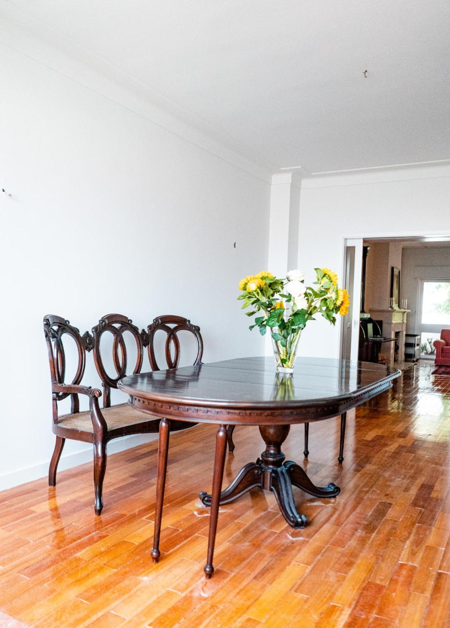 Spacious, Luxurious, And Charming In Premium Location With Parking