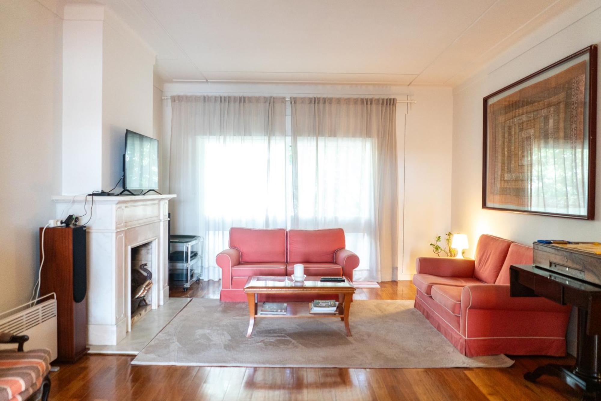 Spacious, Luxurious, And Charming In Premium Location With Parking Porto